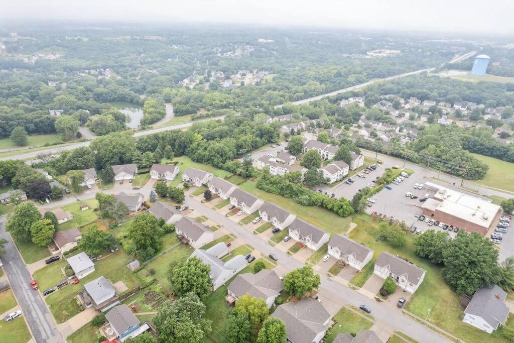 Beautiful Townhome, 11 Minutes To Downtown, Kcmo. Kansas City Eksteriør bilde