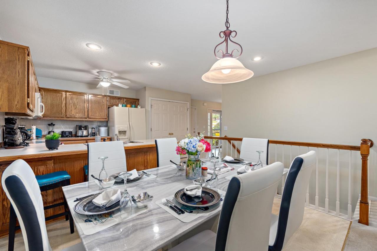 Beautiful Townhome, 11 Minutes To Downtown, Kcmo. Kansas City Eksteriør bilde