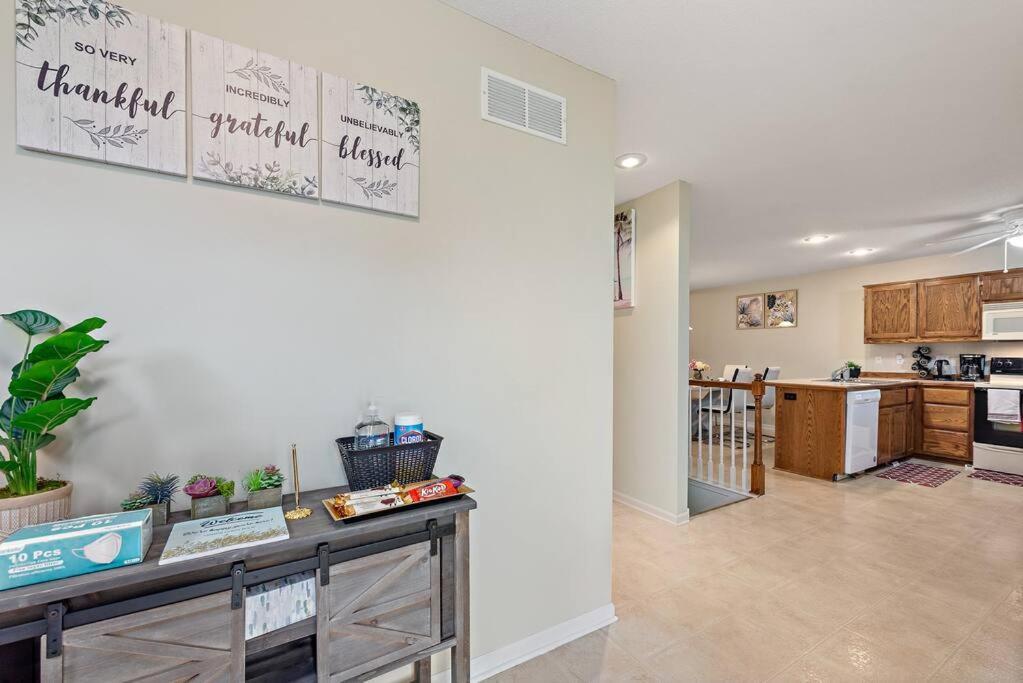 Beautiful Townhome, 11 Minutes To Downtown, Kcmo. Kansas City Eksteriør bilde