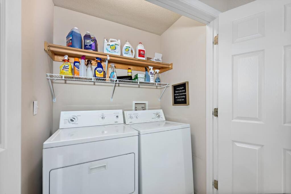 Beautiful Townhome, 11 Minutes To Downtown, Kcmo. Kansas City Eksteriør bilde