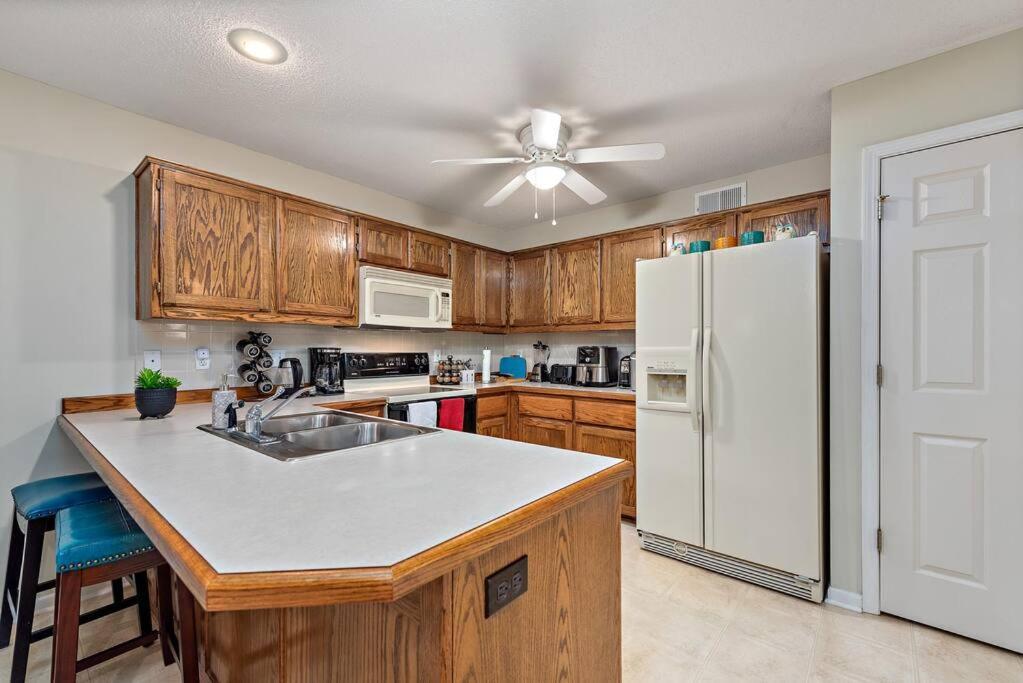 Beautiful Townhome, 11 Minutes To Downtown, Kcmo. Kansas City Eksteriør bilde