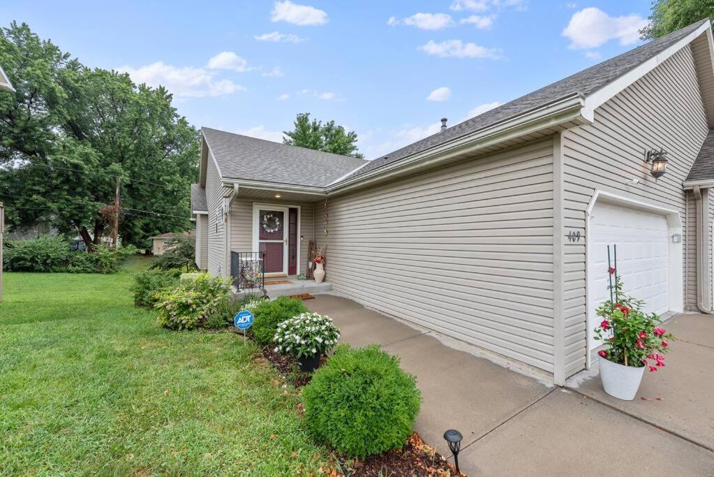 Beautiful Townhome, 11 Minutes To Downtown, Kcmo. Kansas City Eksteriør bilde